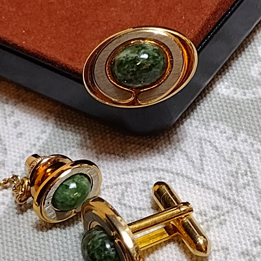 🎬 Jade Cufflinks & Tie Tac Set
